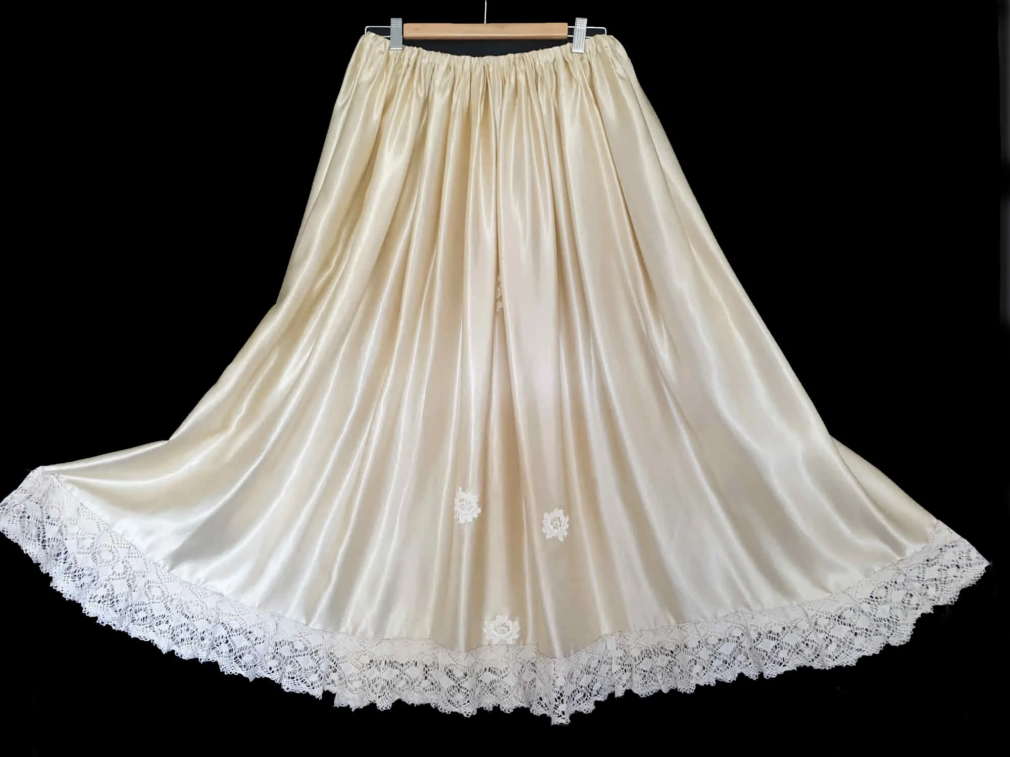 1950s Butterscotch Satin Skirt With Lace Trim - M