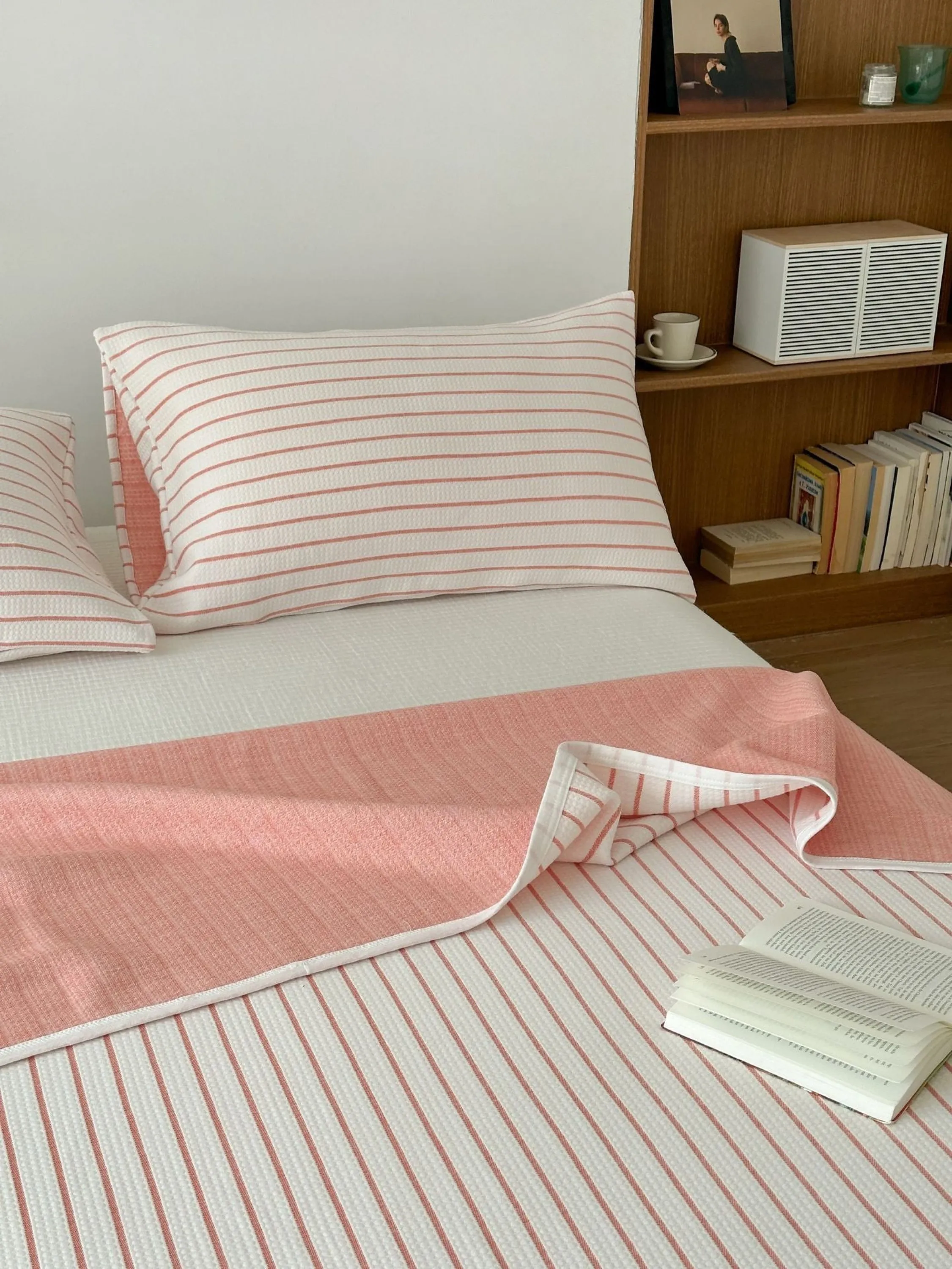 Breathable Pastel Knitted Blanket