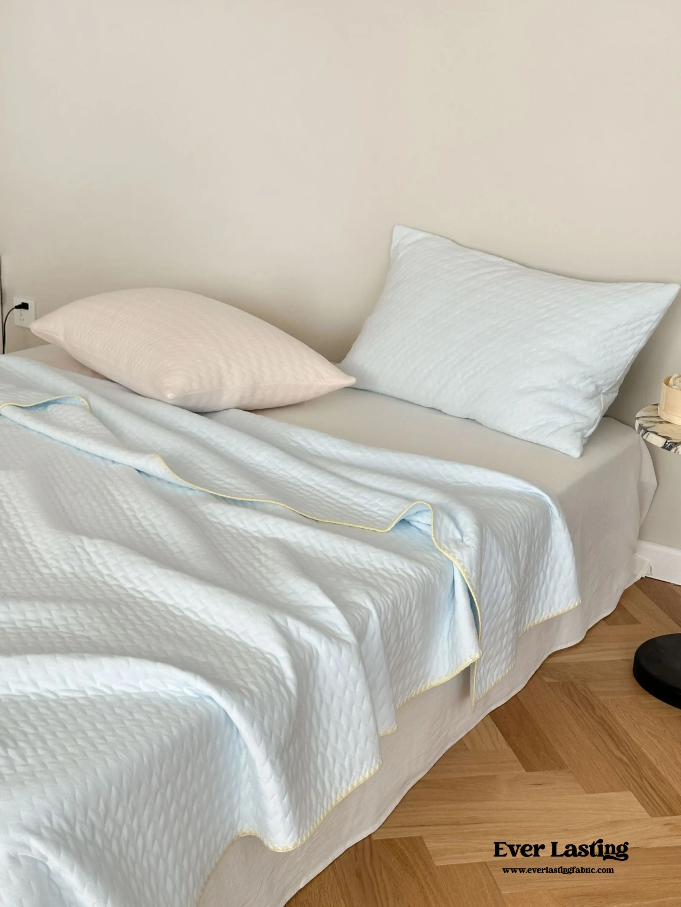 Breathable Pastel Knitted Blanket