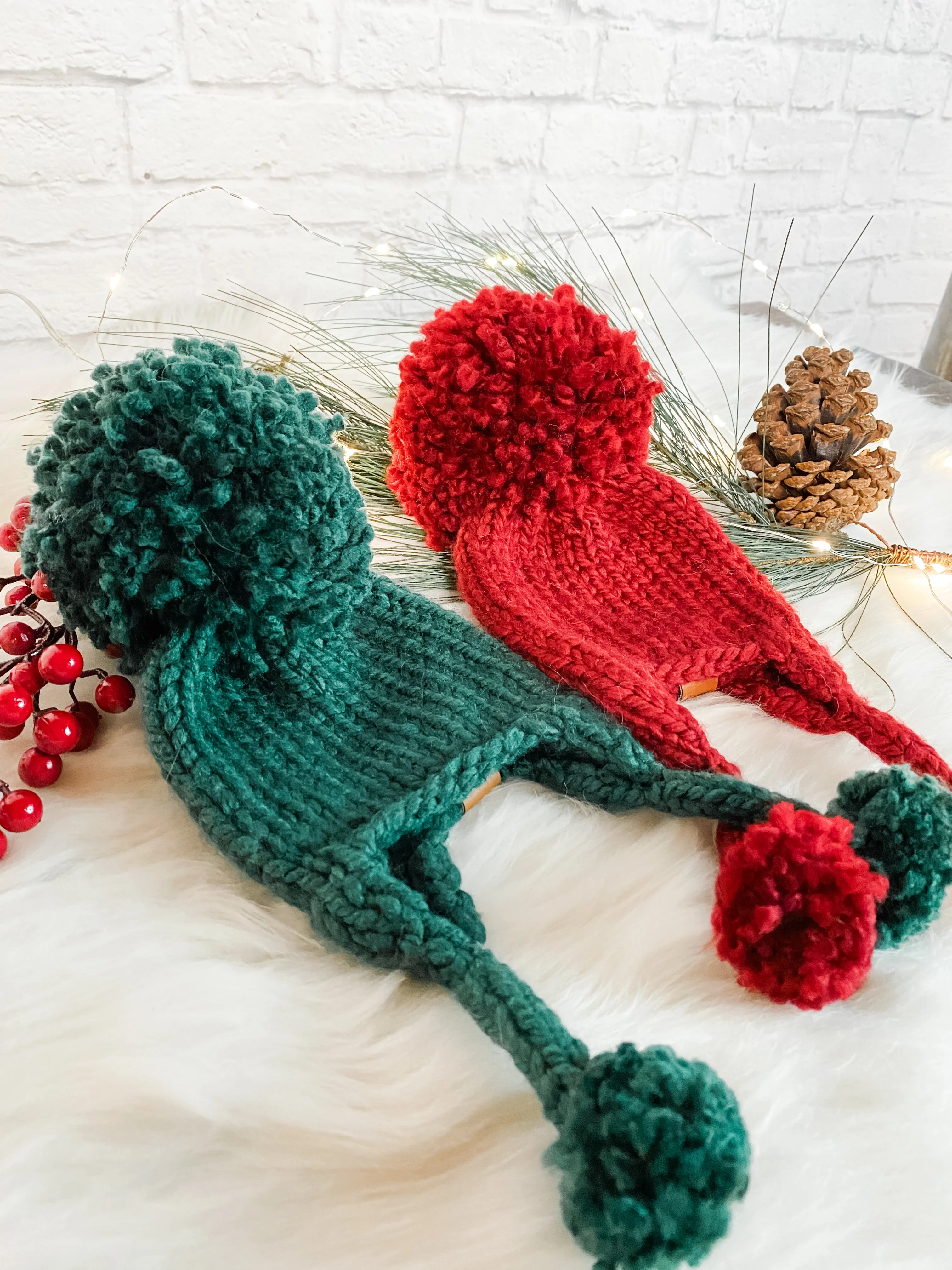 Knitted Christmas Hats in Red and Green for Babies and Kids, Holiday Family Photo Prop